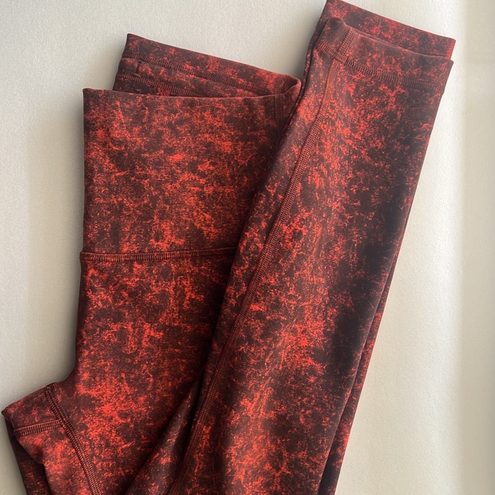 🚨 SOLD 🚨Lululemon Wunder Train HR Tight 25" Denim Wash Print Autumn Red Black - Picture 5 of 10